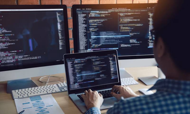 数据科学选型:R与Python如何赋能牙克石市网站建设?
